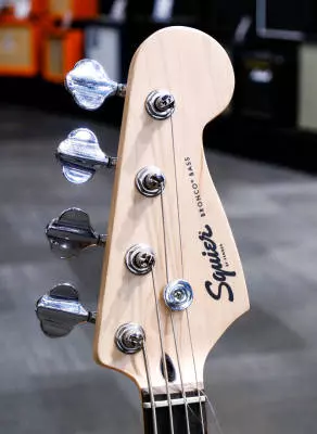 Squier - Sonic Bronco Bass, Laurel Fingerboard - Black 2